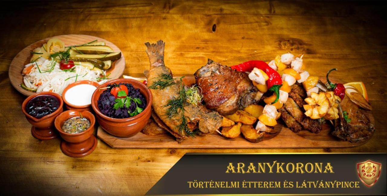 מישקולץ Aranykorona Hotel מראה חיצוני תמונה