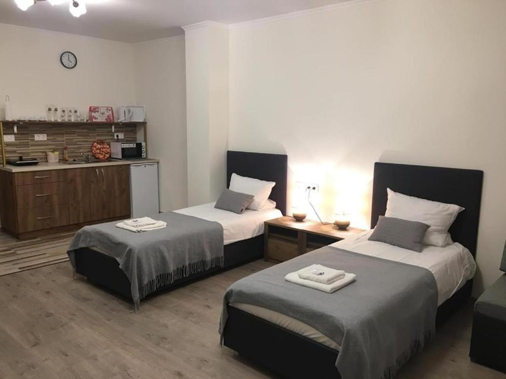 מישקולץ Aranykorona Hotel מראה חיצוני תמונה